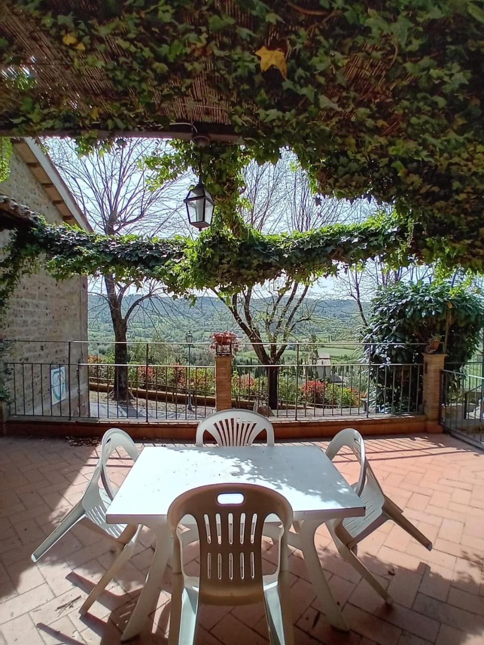 Casa Serafina Trilocale Con Arredi D'Arte E Parcheggio Privato Orvieto Extérieur photo